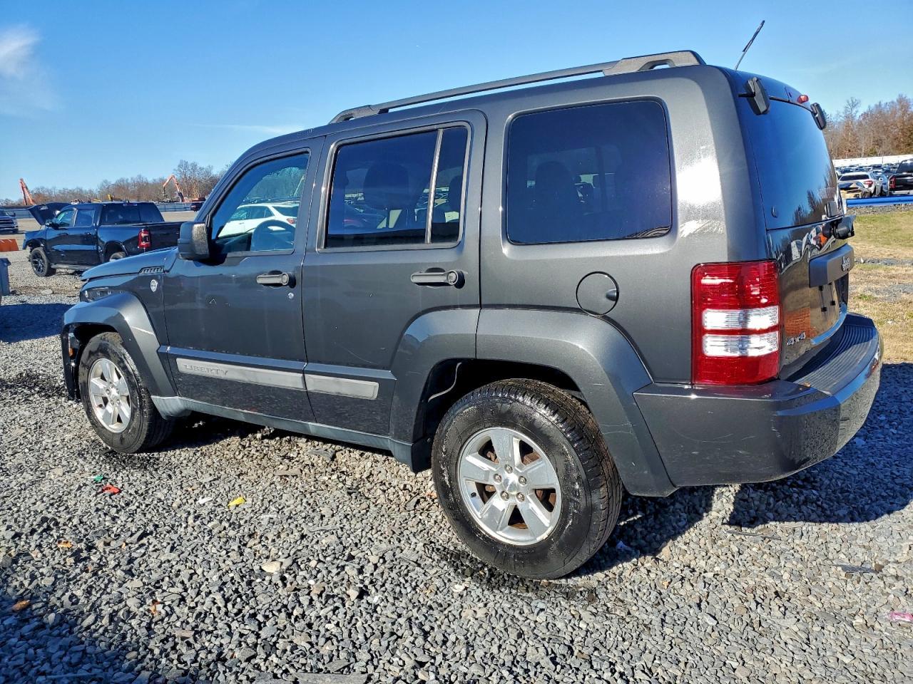 2011 Jeep Liberty Sport - Фото 2