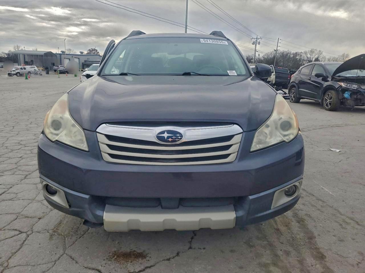 2012 Subaru Outback 3.6R Limited - Image 5