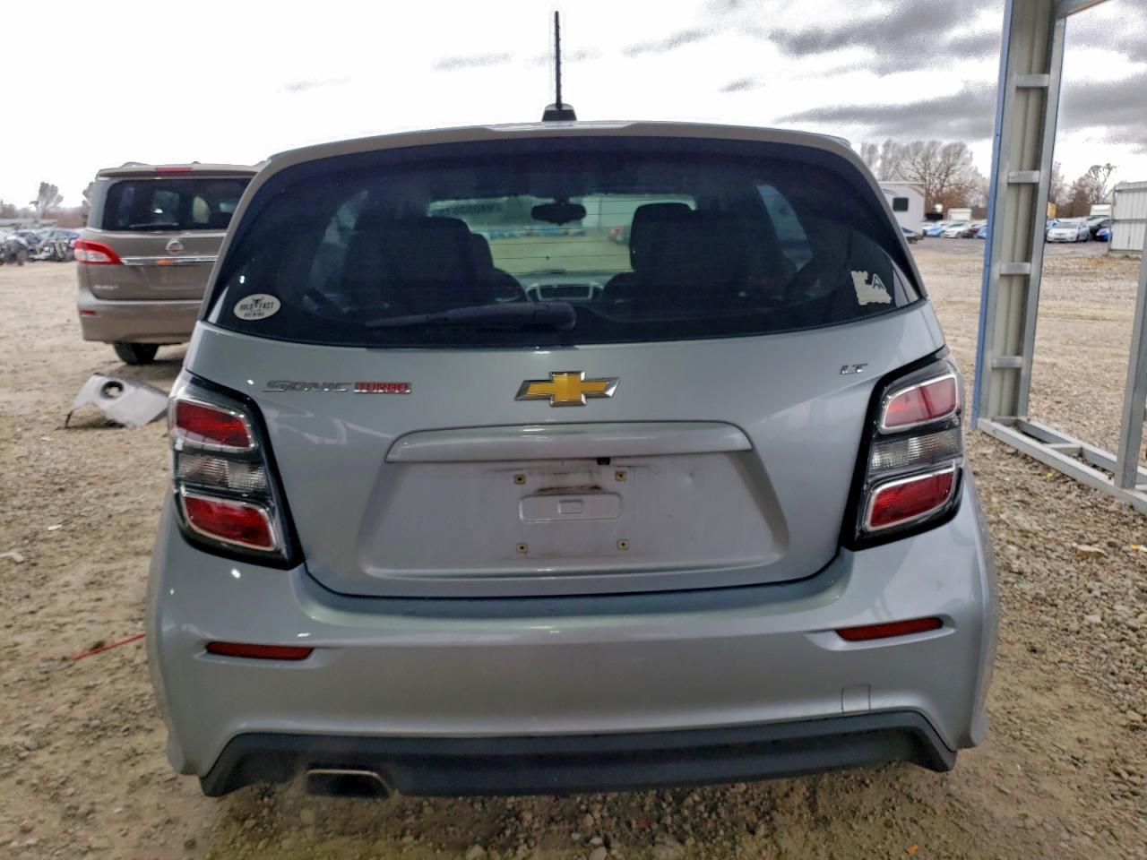 2017 Chevrolet Sonic Lt - Фото 6
