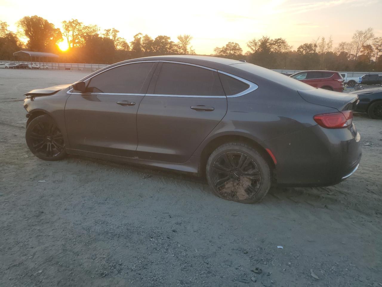 2016 Chrysler 200 Limited - Фото 2