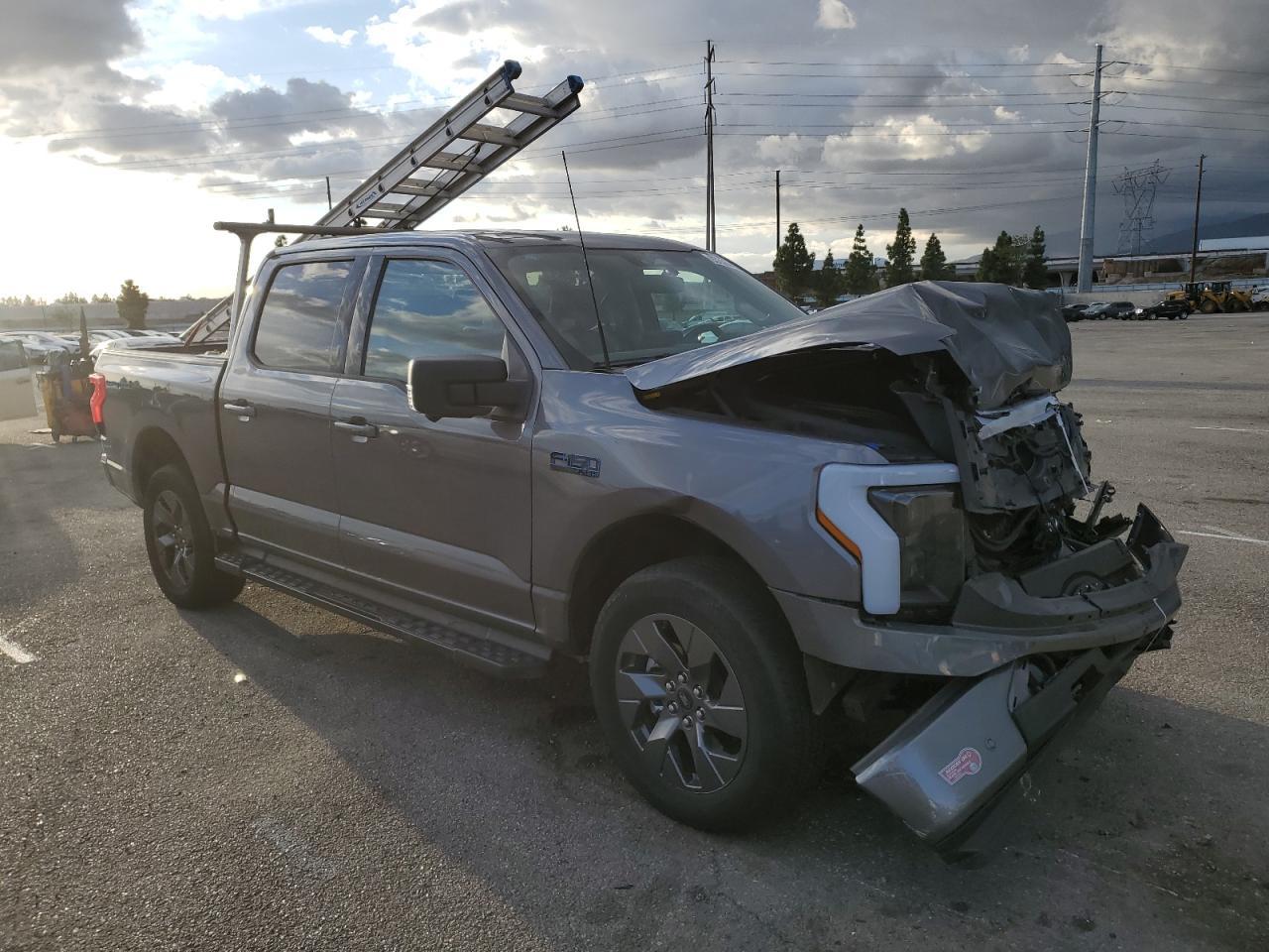 2024 Ford F150 Lightning Xlt - Image 4