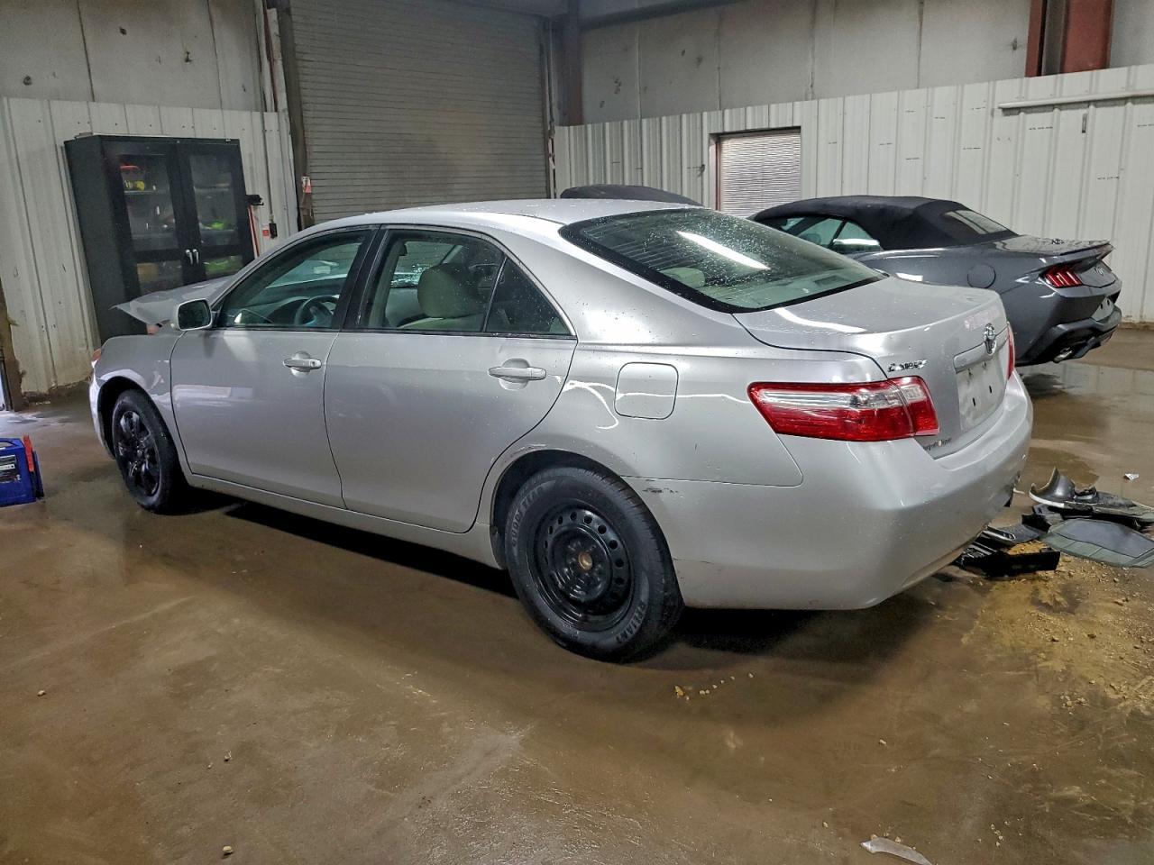 2009 Toyota Camry Base - Фото 2