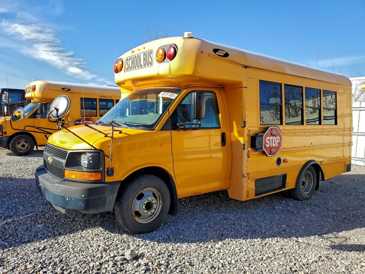 2015 Chevrolet Express School Bus - Фото 2