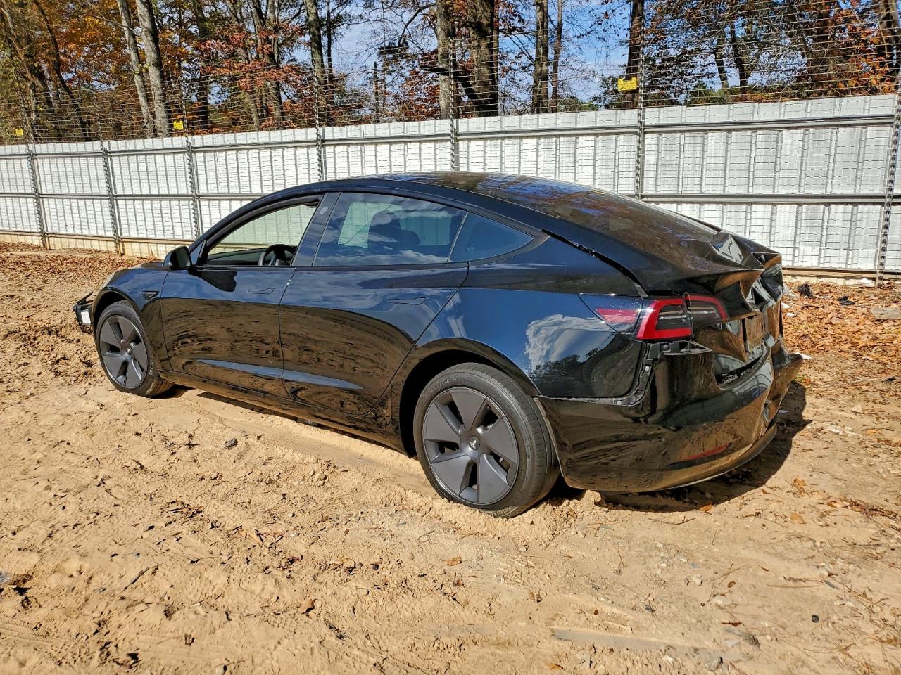 2023 Tesla Model 3 - Фото 2