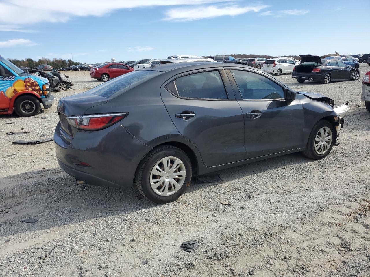 2019 Toyota Yaris L - Фото 3