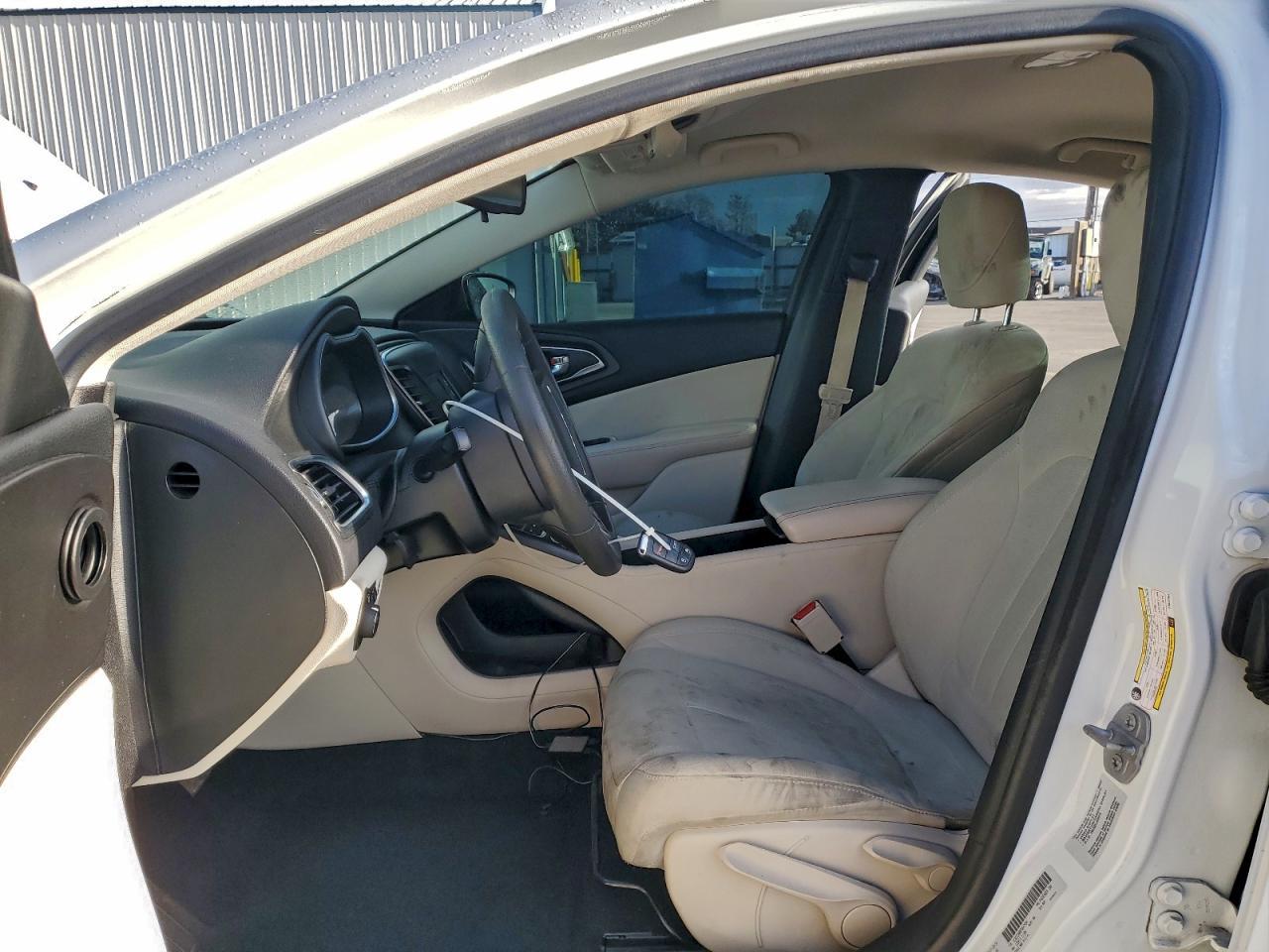 2015 Chrysler 200 Limited - Фото 7