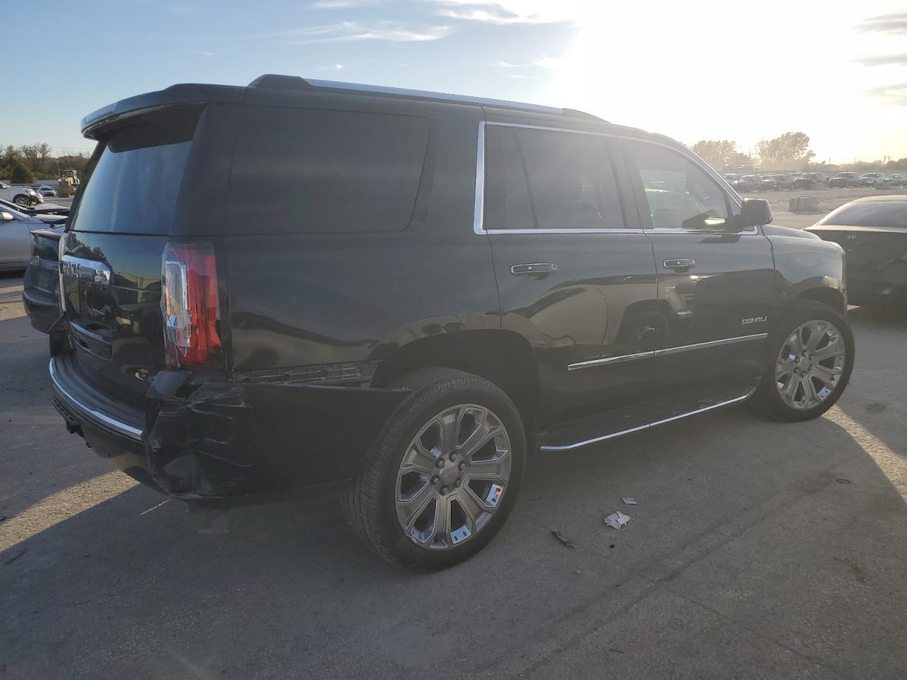 2017 GMC Yukon Denali - Image 5