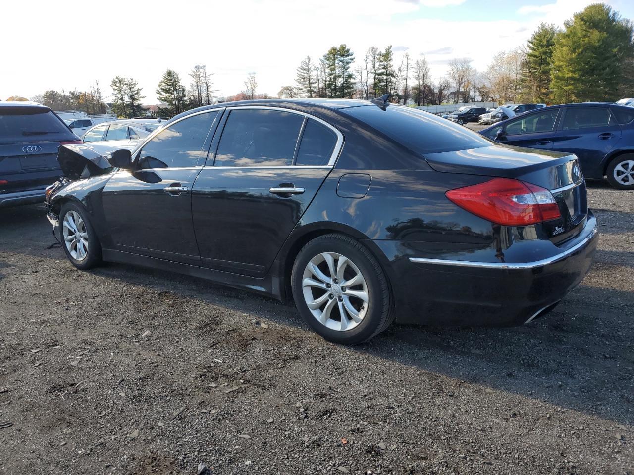 2012 Hyundai Genesis 3.8L - Фото 2