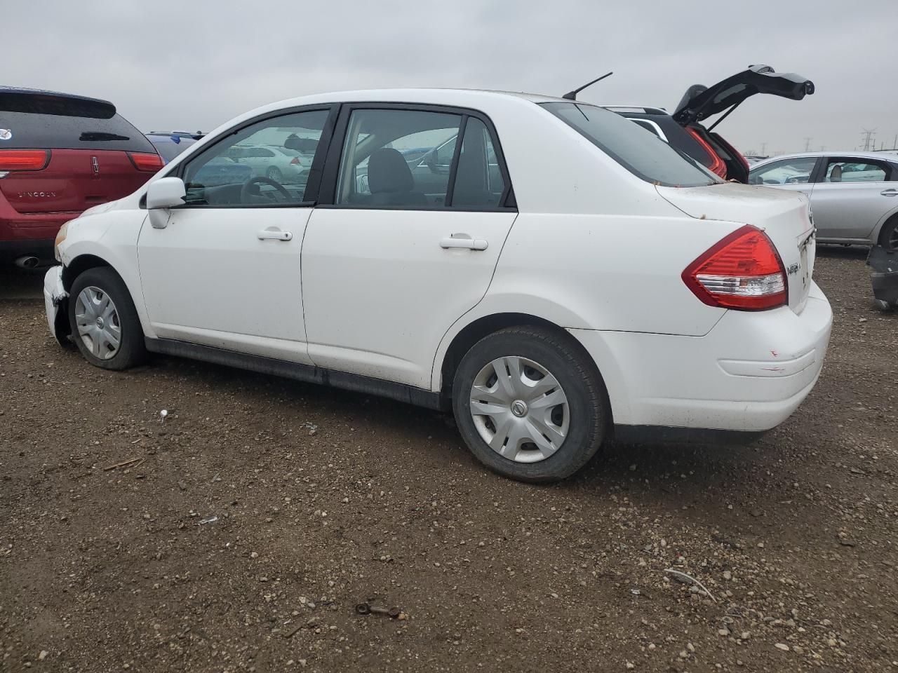 2011 Nissan Versa S - Фото 2