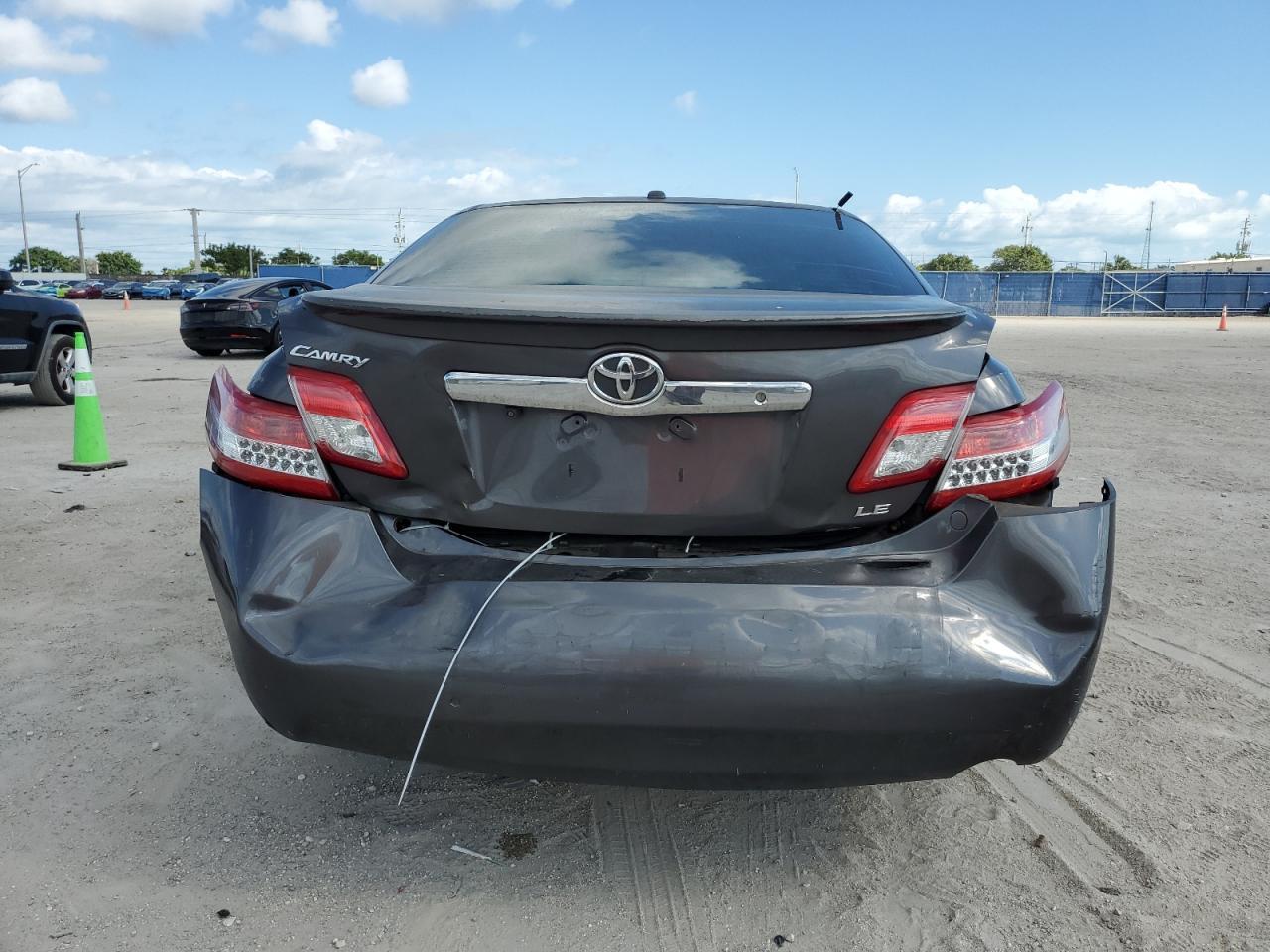 2011 Toyota Camry Base - Фото 6