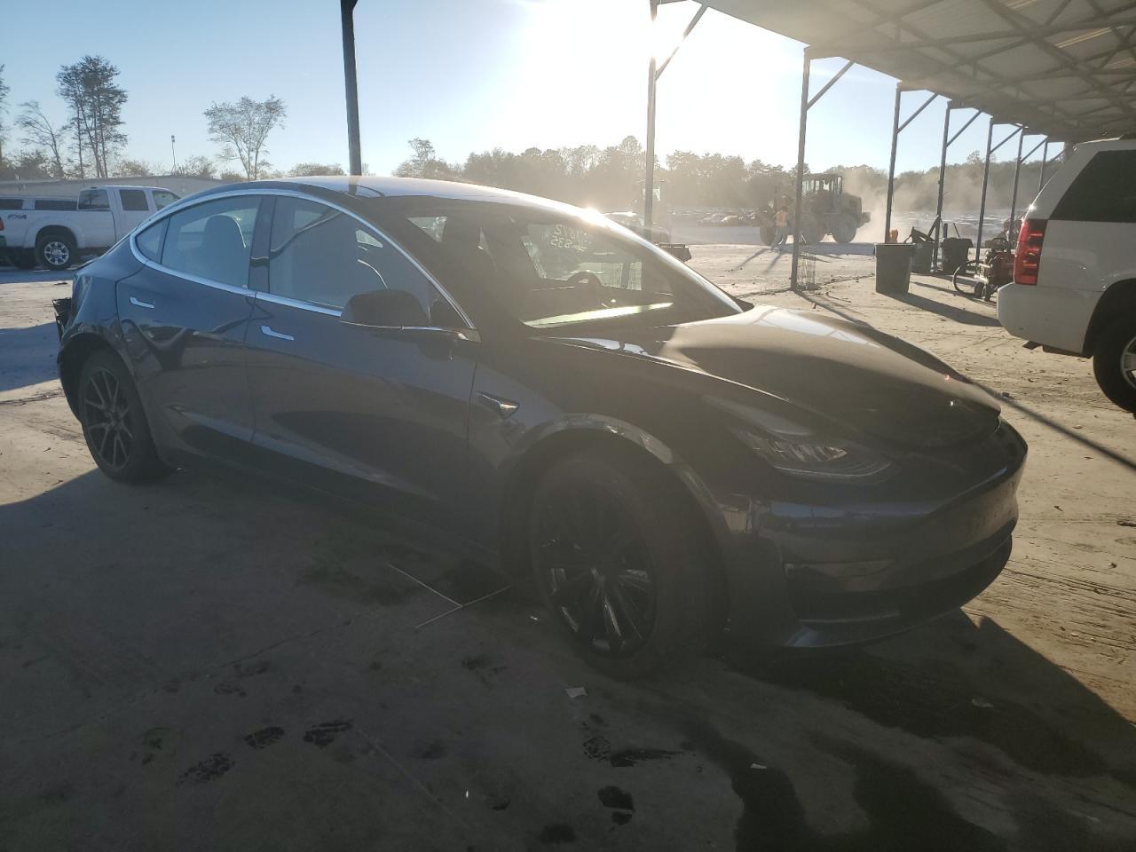 2018 Tesla Model 3 - Фото 4
