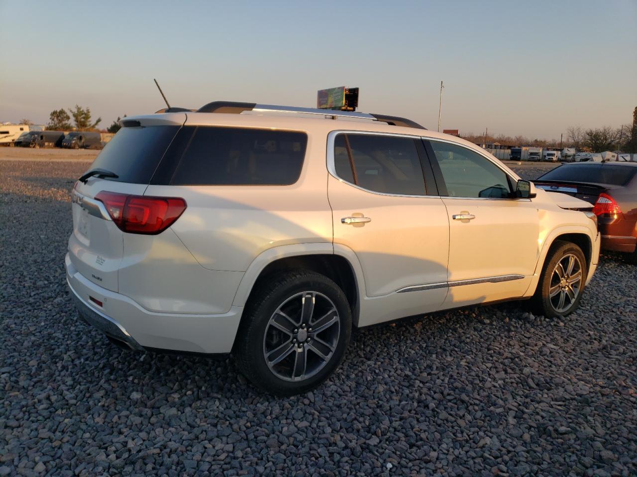 2019 GMC Acadia Denali - Фото 3