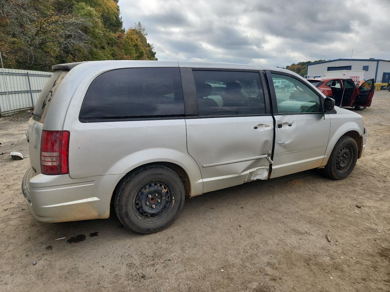 2008 Chrysler Town & Country Lx - Image 3