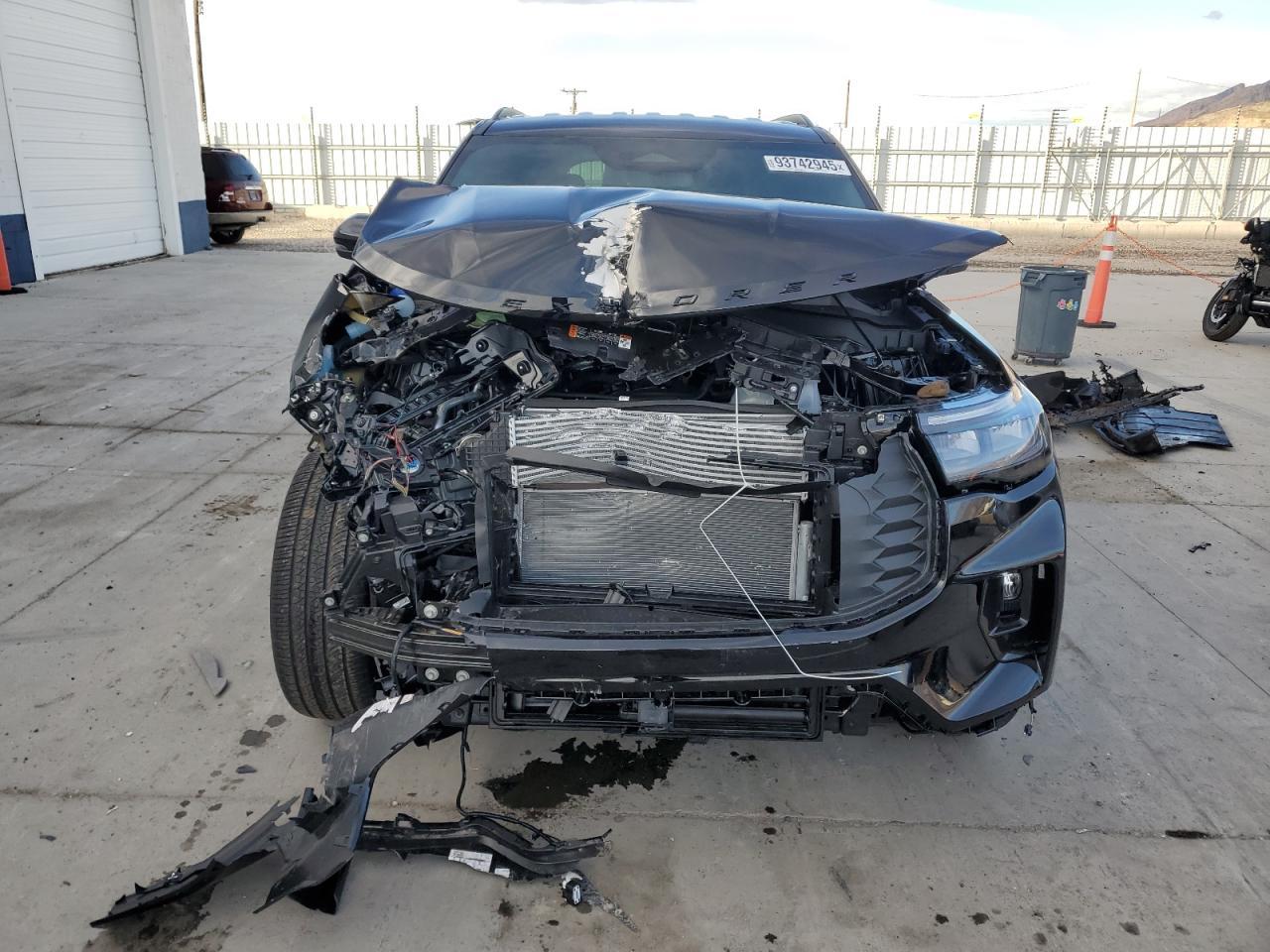 2025 Ford Explorer St-Line - Image 5