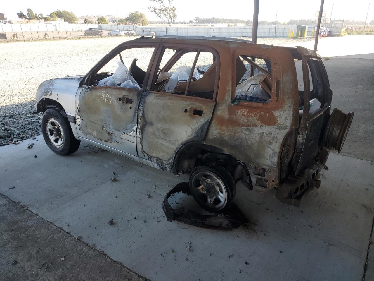 2002 Chevrolet Tracker - Фото 2