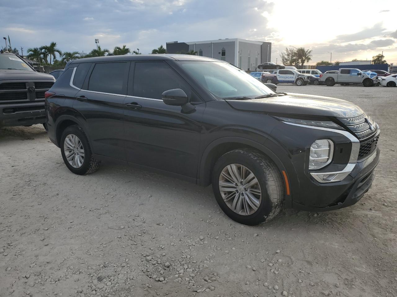 2022 Mitsubishi Outlander Es - Фото 4