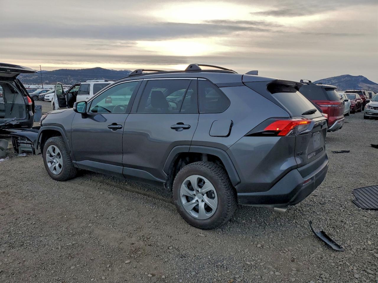 2021 Toyota Rav4 Le - Фото 2