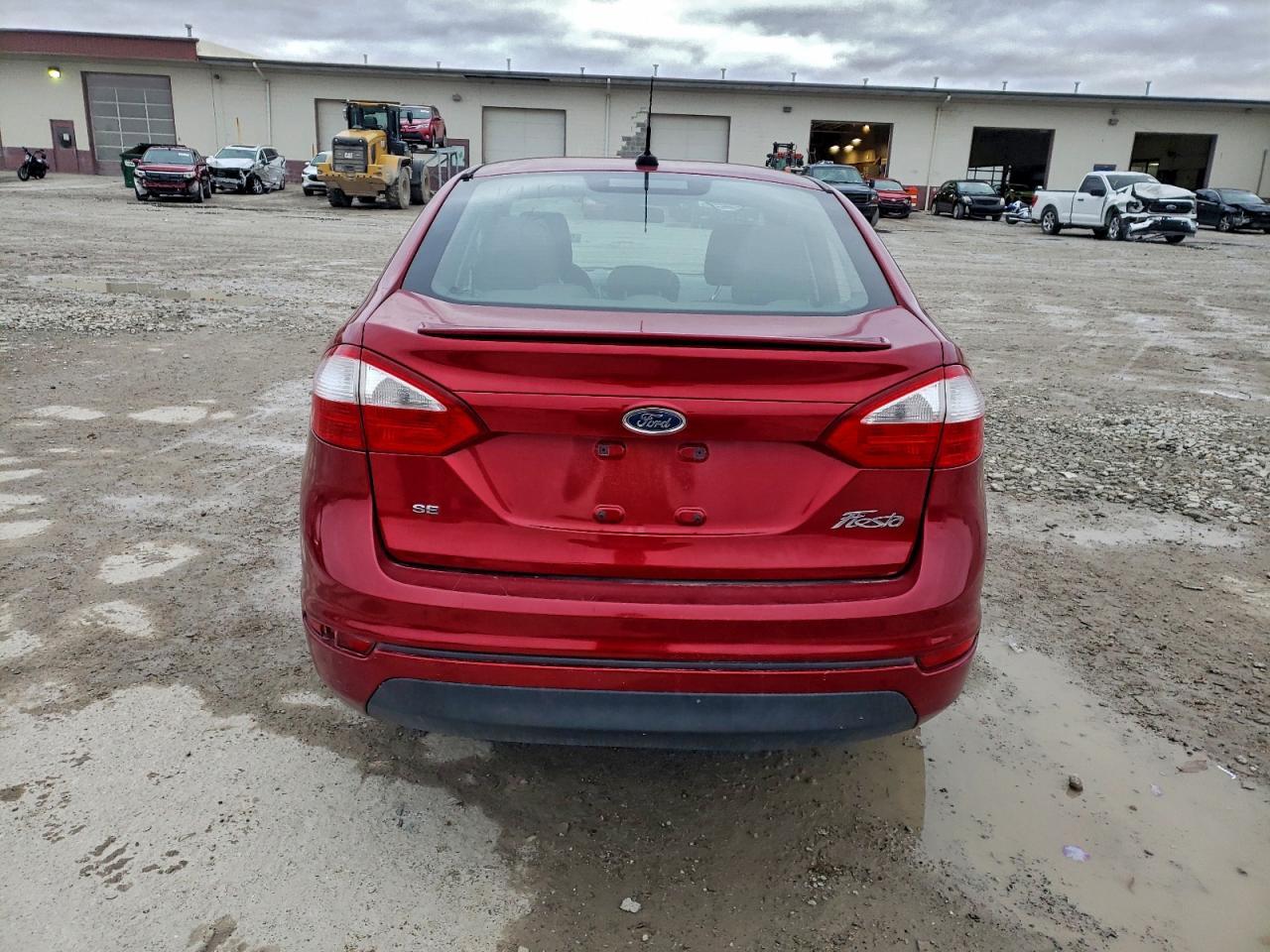 2016 Ford Fiesta Se - Фото 6