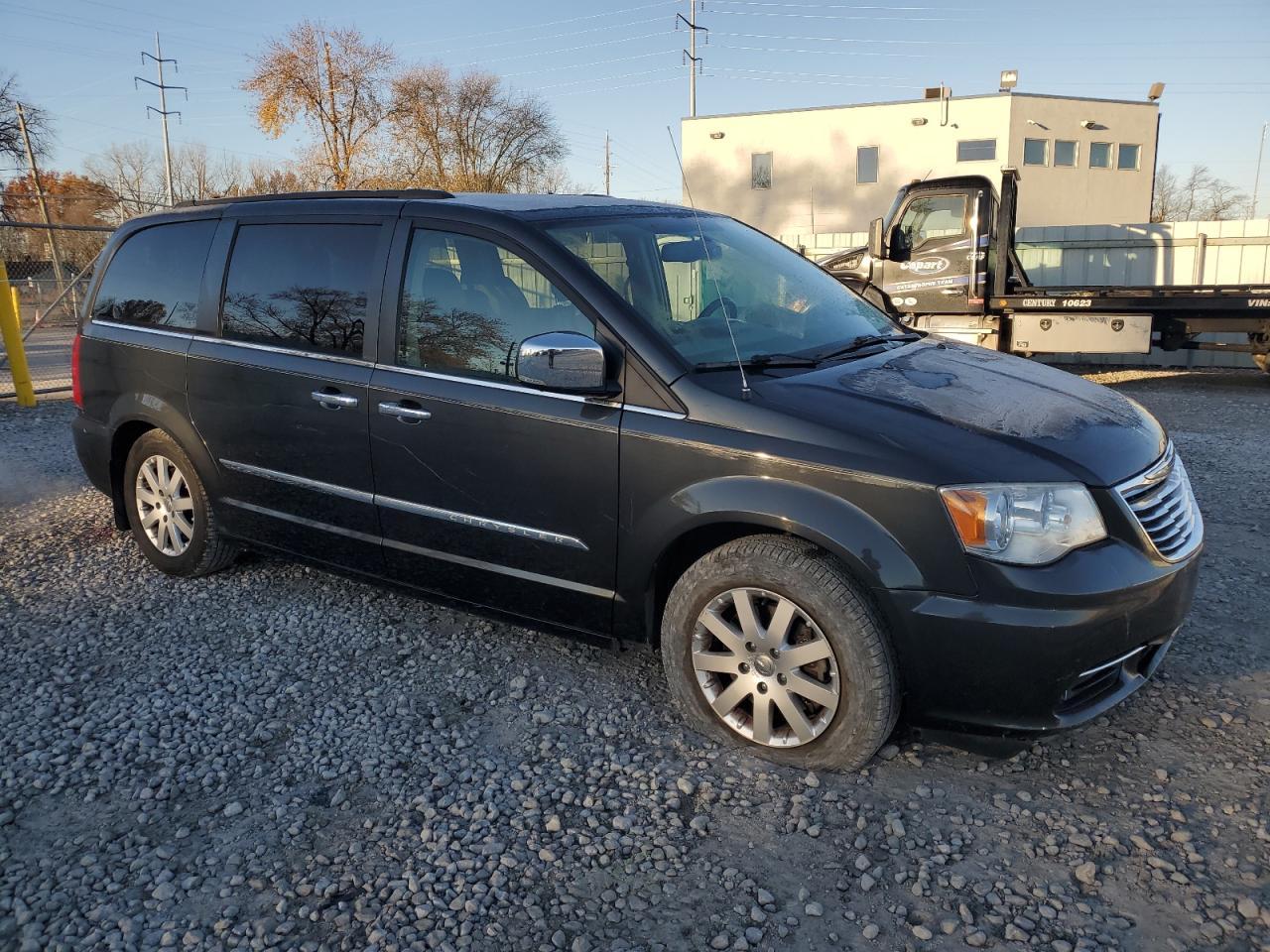 2012 Chrysler Town & Country Touring L - Фото 4