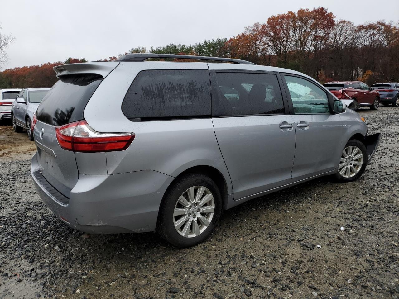 2017 Toyota Sienna Le - Фото 3