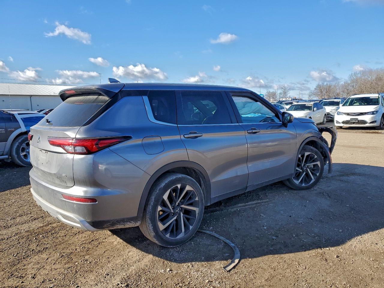 2022 Mitsubishi Outlander Se - Фото 3