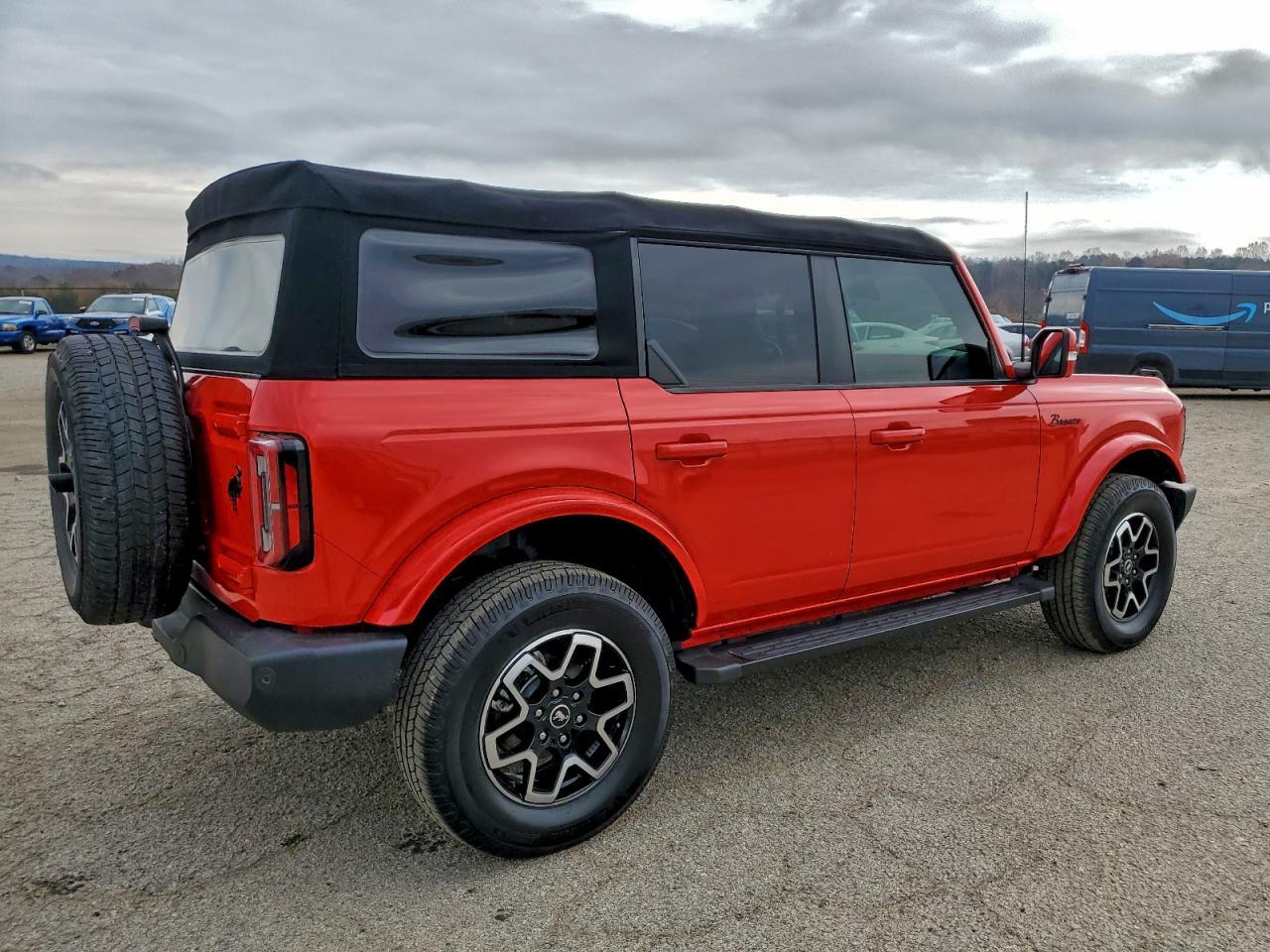 2022 Ford Bronco Base - Image 3