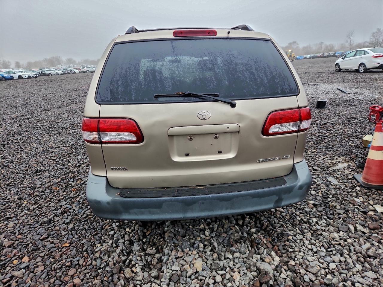 2002 Toyota Sienna - Фото 6
