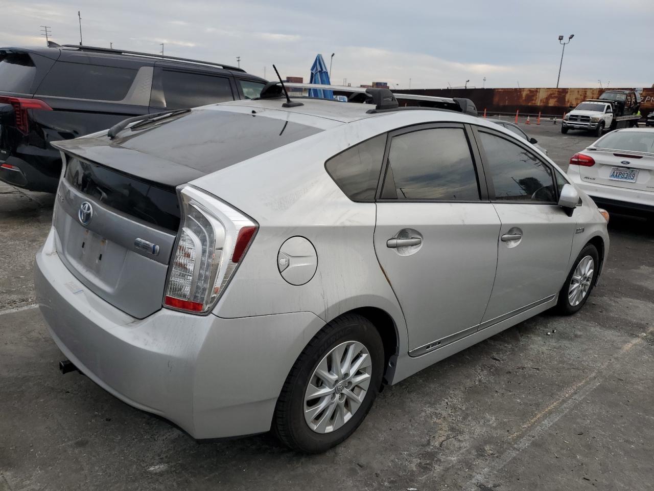 2012 Toyota Prius Plug-In - Фото 3