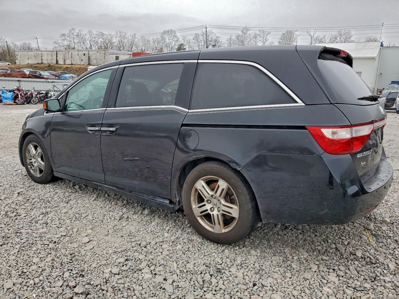 2011 Honda Odyssey Touring - Image 2