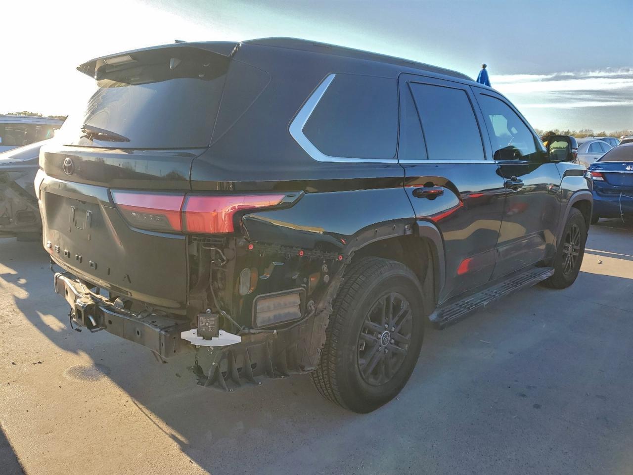 2023 Toyota Sequoia Sr5 - Image 3