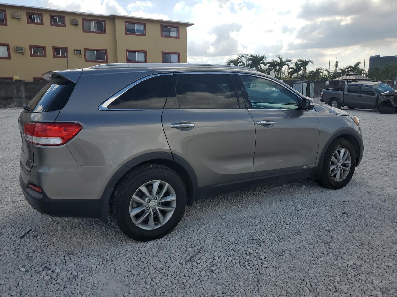 2016 Kia Sorento Lx - Image 3