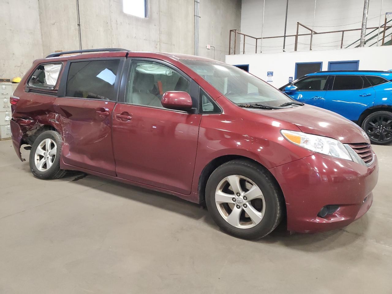 2015 Toyota Sienna Le - Фото 4