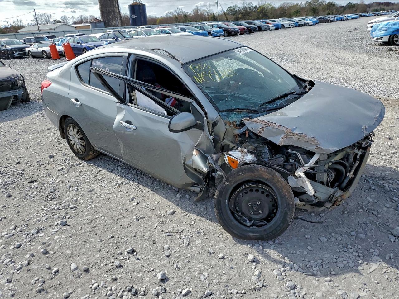 2014 Nissan Versa S - Фото 4