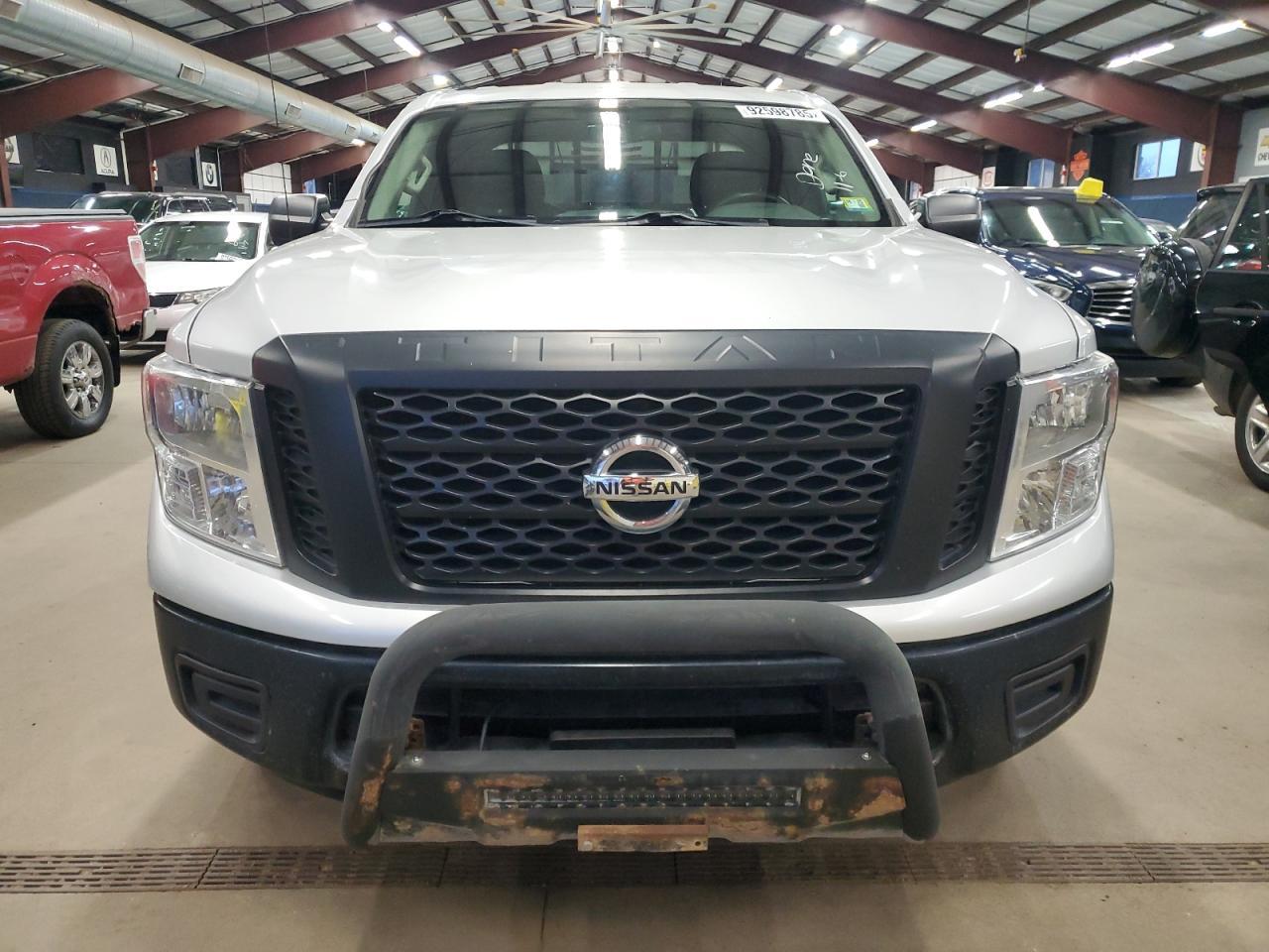 2017 Nissan Titan S - Фото 5