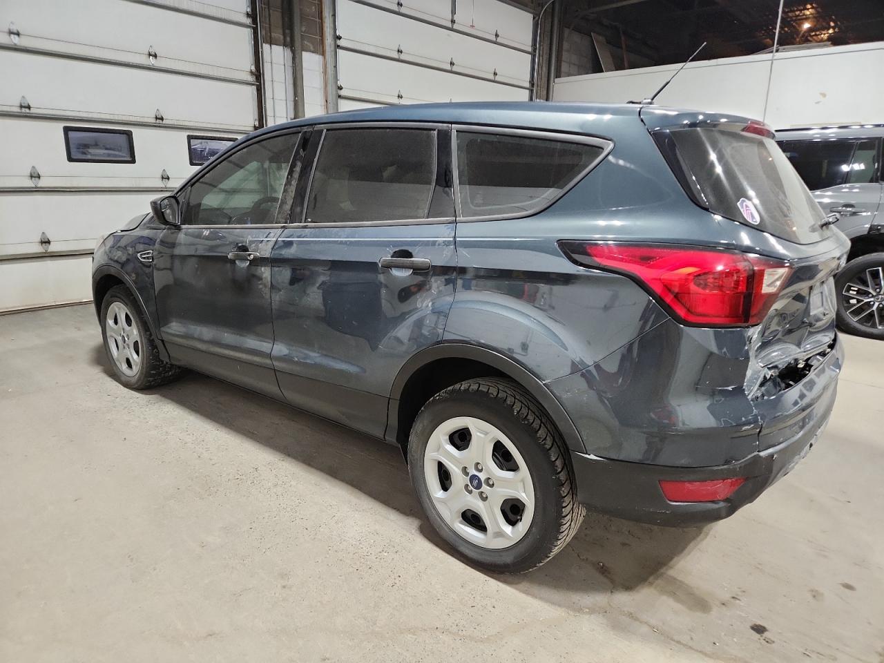 2019 Ford Escape S - Фото 2