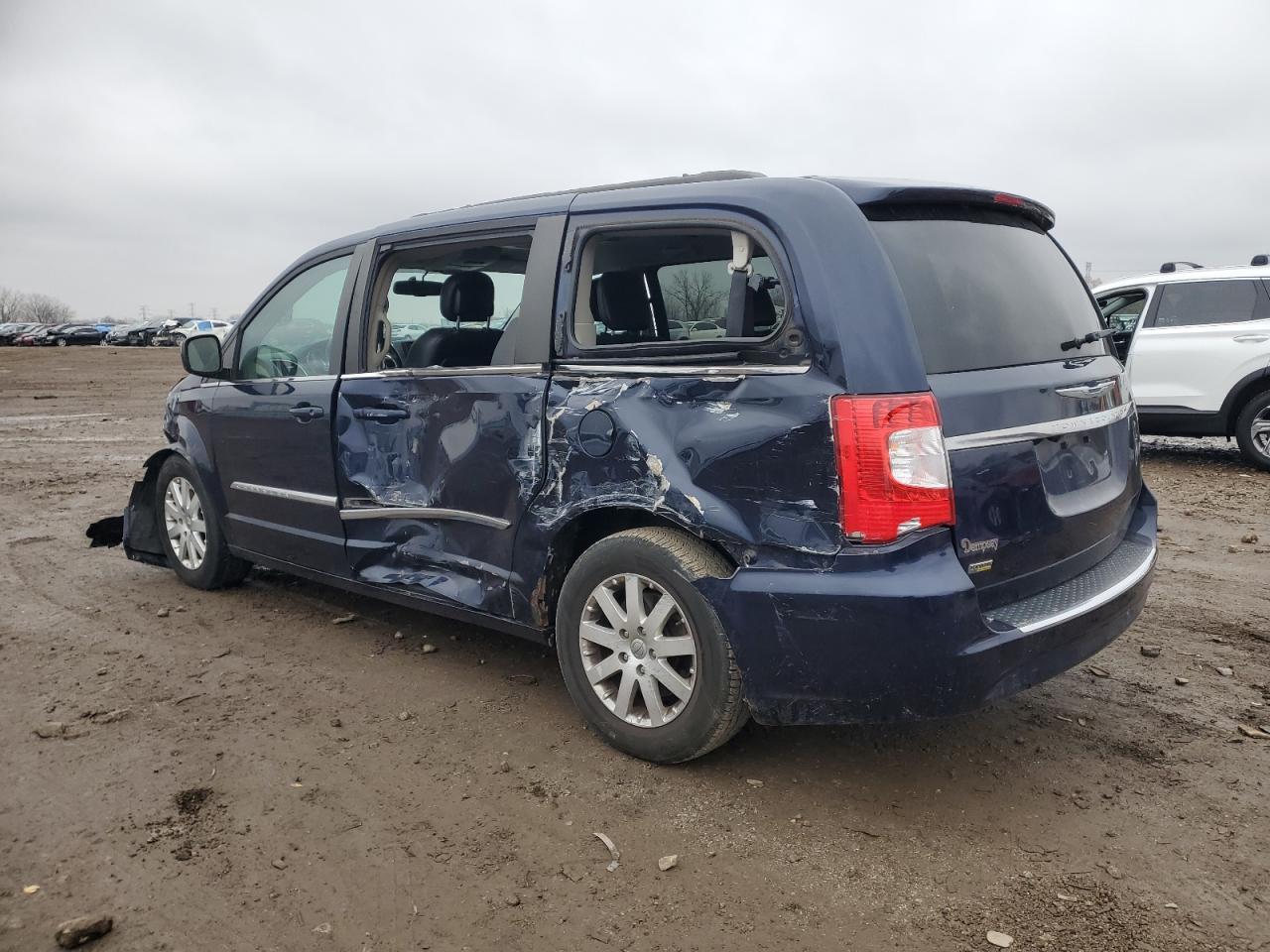 2014 Chrysler Town & Country Touring - Фото 2