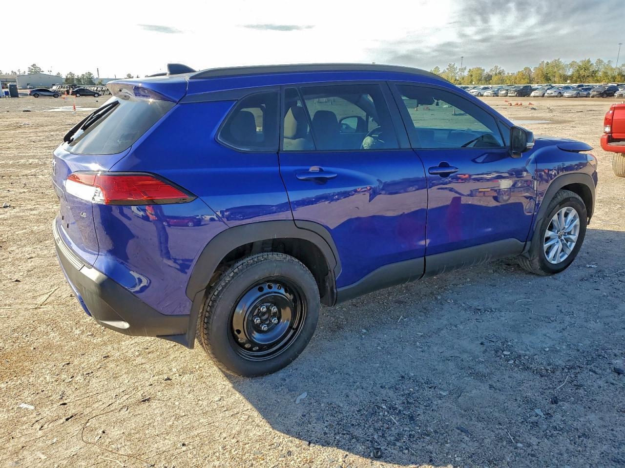 2025 Toyota Corolla Cross Le - Фото 3