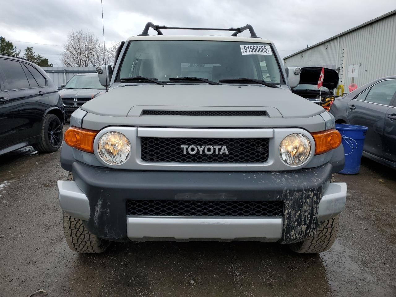 2014 Toyota Fj Cruiser - Image 5