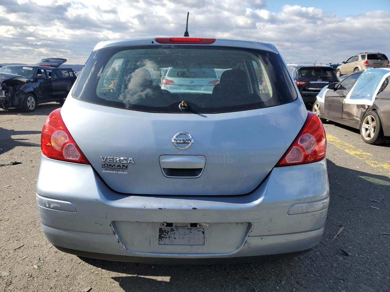 2012 Nissan Versa S - Фото 6