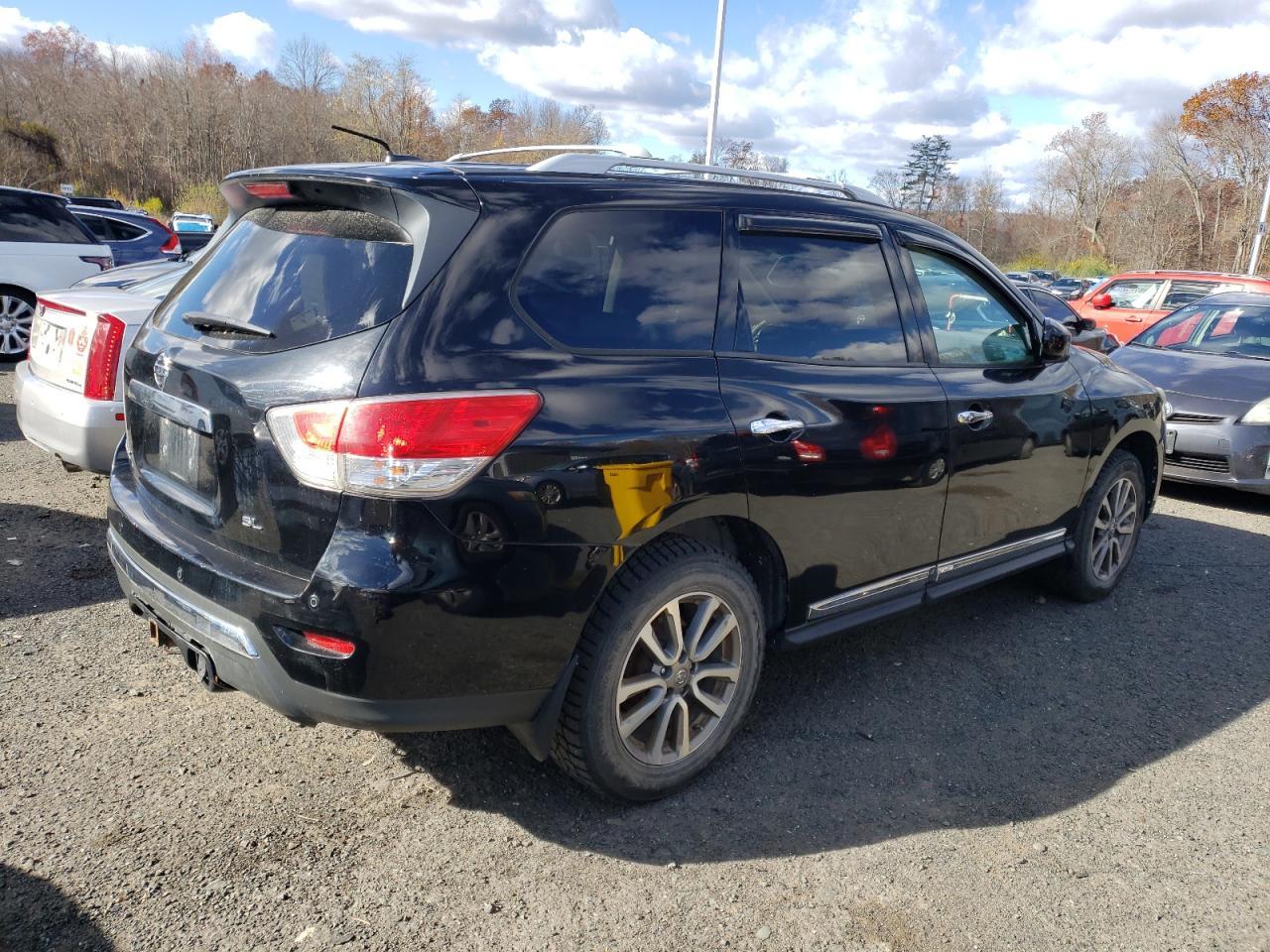 2013 Nissan Pathfinder S - Image 3