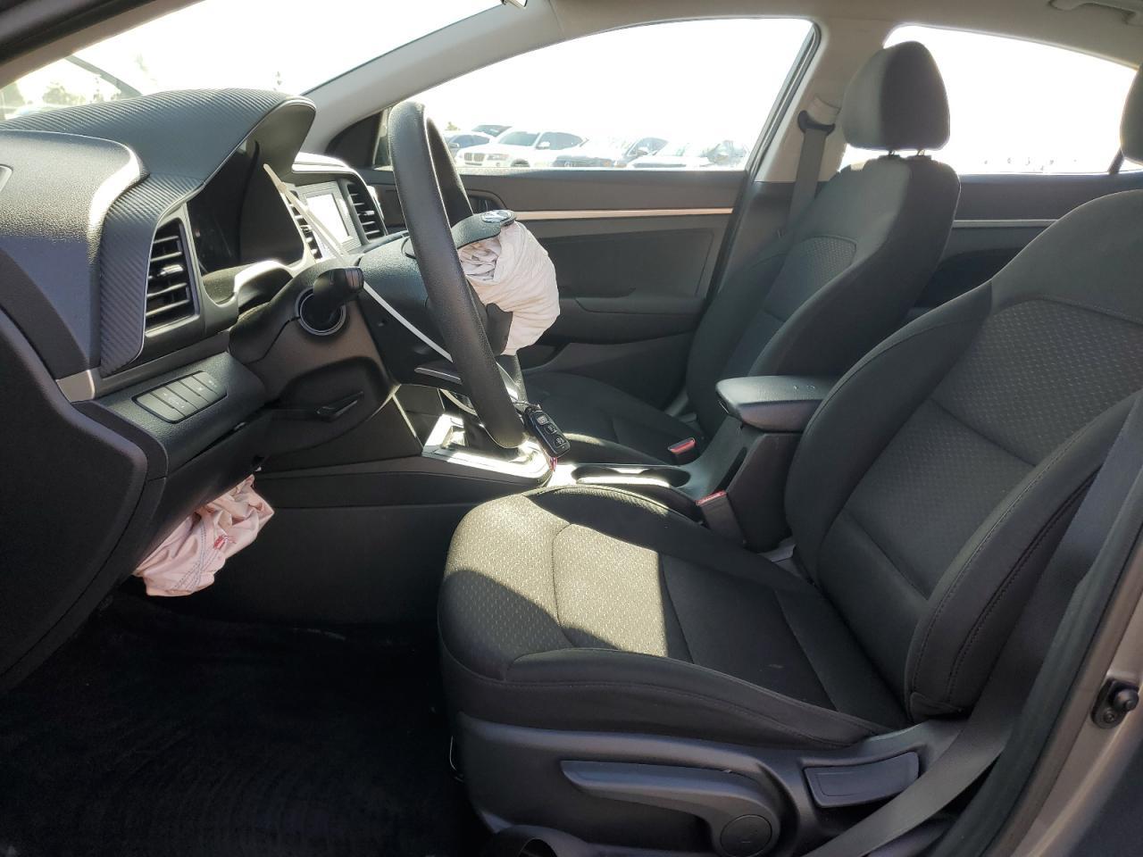 2020 Hyundai Elantra Se - Image 7