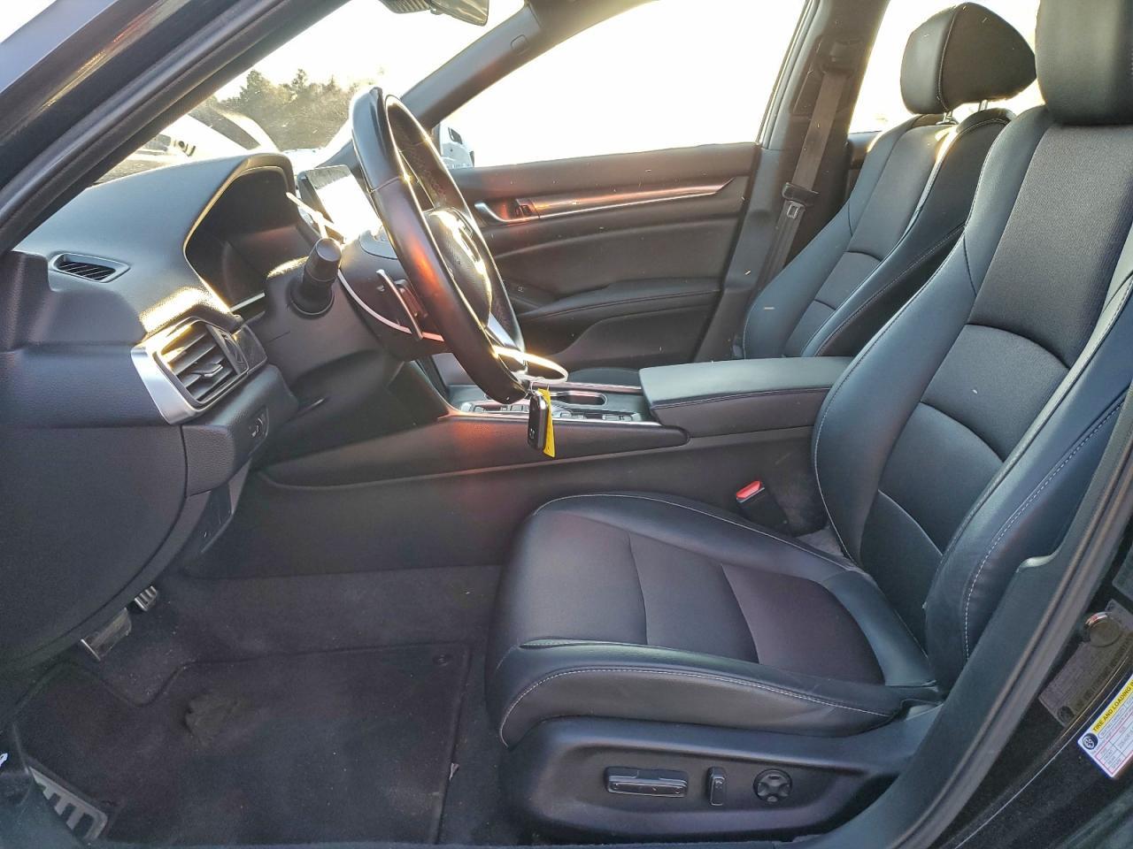 2022 Honda Accord Hybrid Sport - Image 7