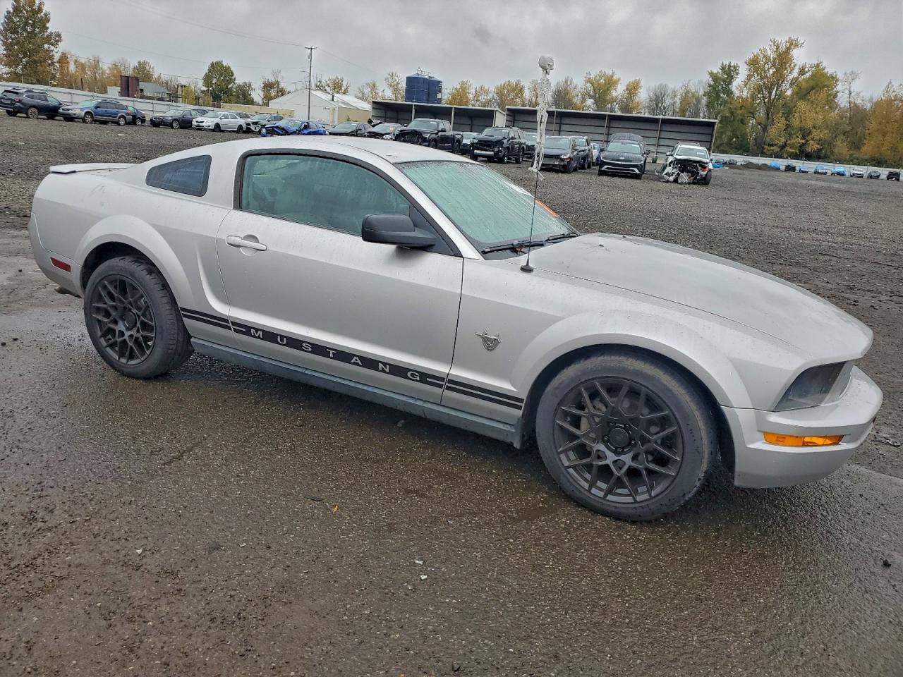 2009 Ford Mustang - Image 4