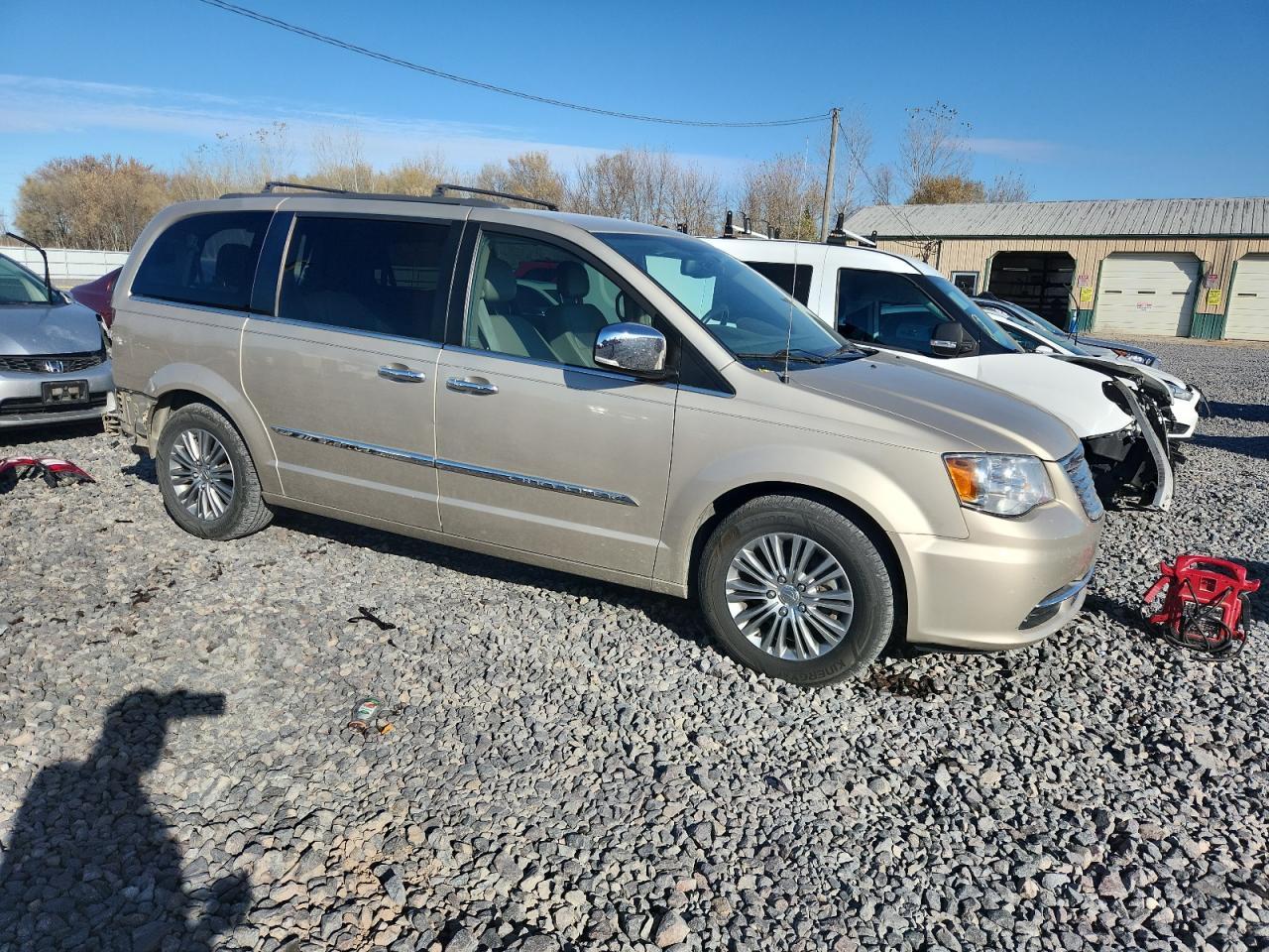 2014 Chrysler Town & Country Touring L - Image 4