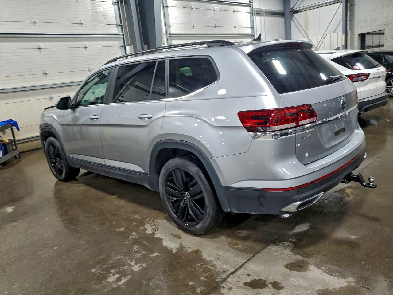 2022 Volkswagen Atlas Se - Image 2