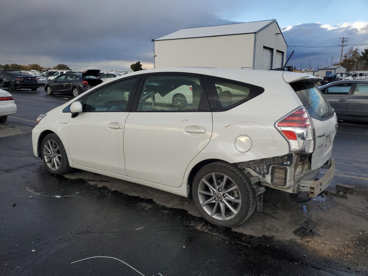 2016 Toyota Prius V Five - Фото 2
