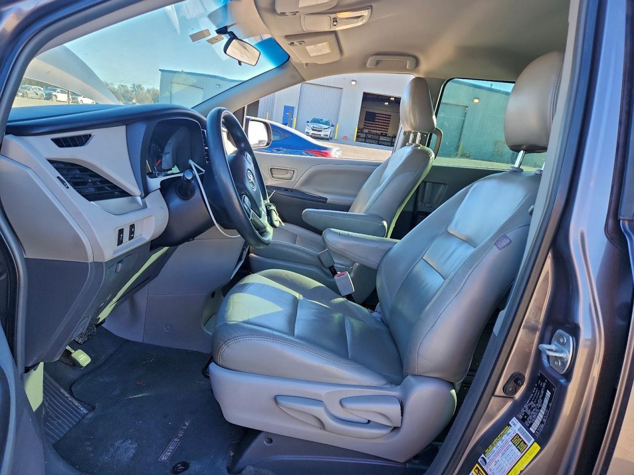 2015 Toyota Sienna - Фото 7