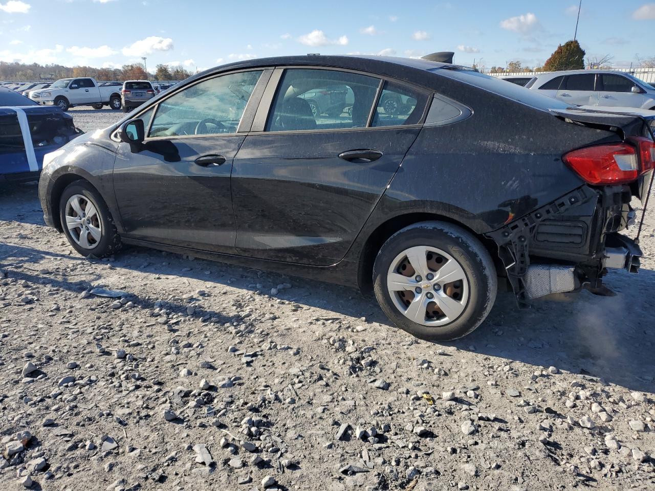 2018 Chevrolet Cruze Ls - Фото 2