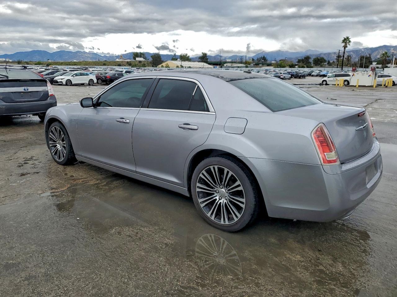 2014 Chrysler 300 S - Фото 2