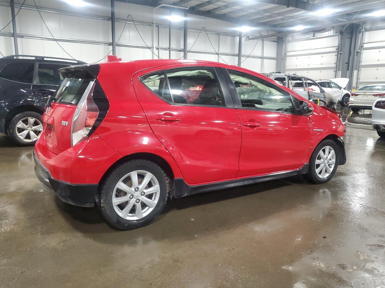 2017 Toyota Prius C - Фото 3